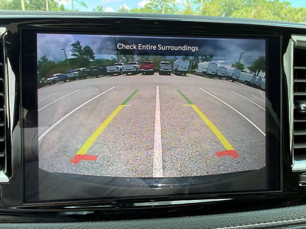 Used 2026 Chrysler Pacifica Limited FWD image 31