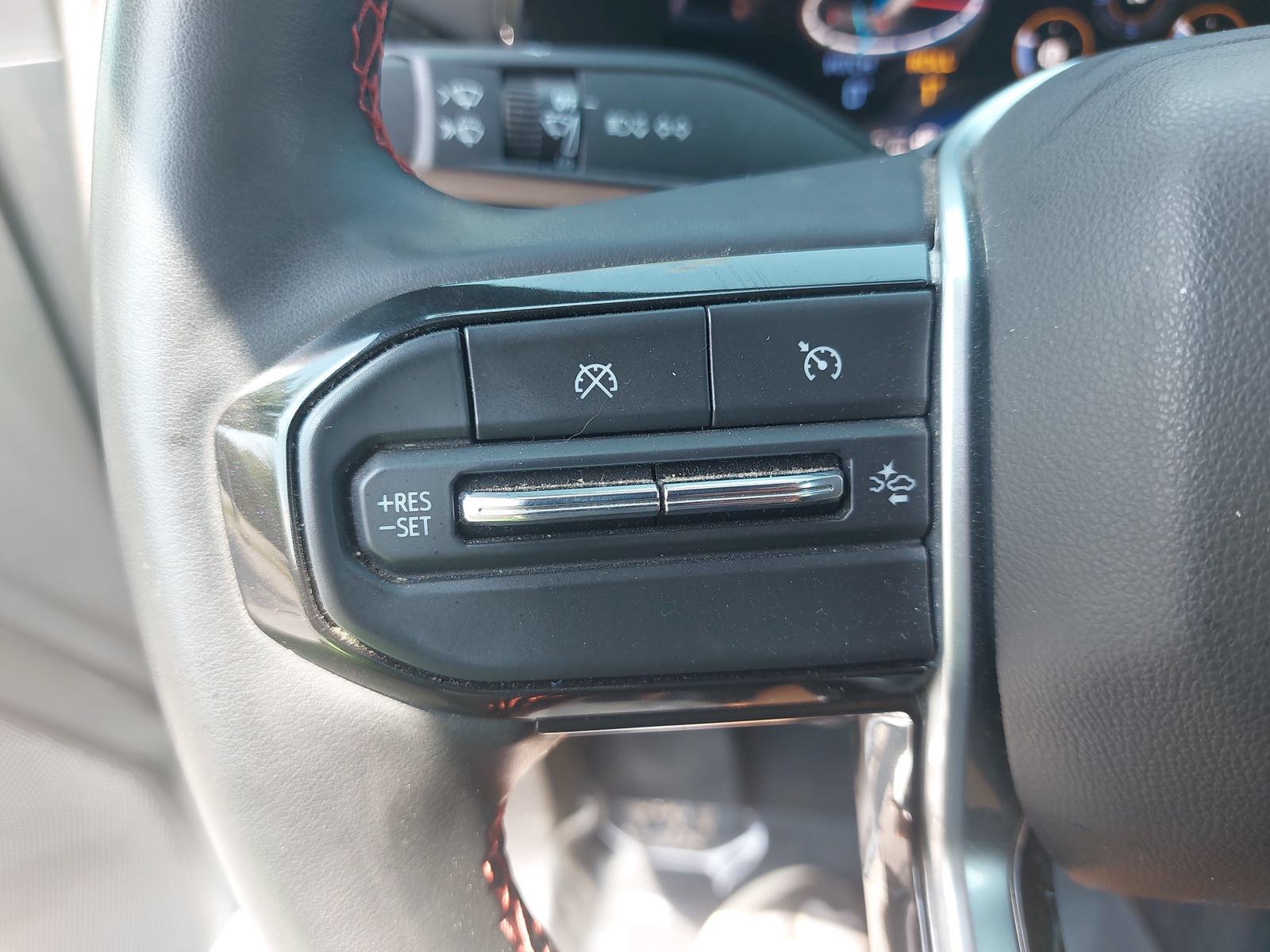 Used 2025 Chevrolet Colorado Z71 w/ Technology Package AWD/4WD image 16