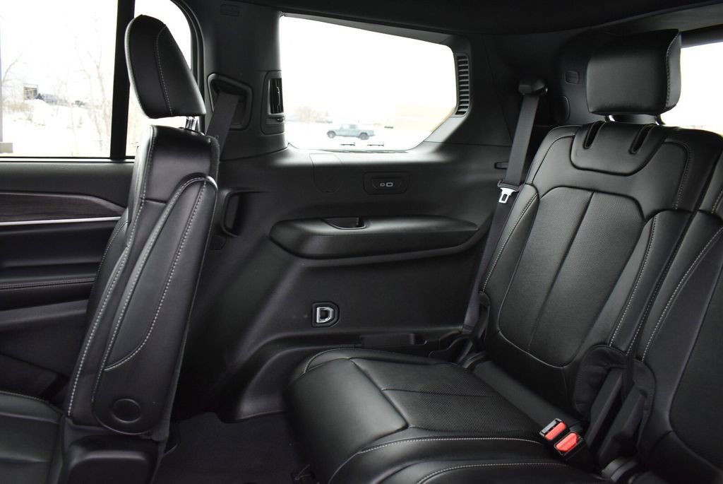 Certified 2024 Jeep Grand Cherokee L Limited w/ Luxury Tech Group II image 30