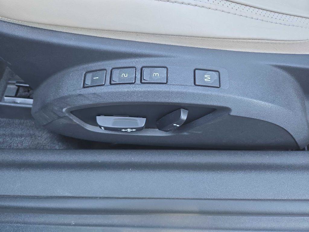 Used 2012 Volvo C70 T5 w/ Climate Pkg FWD image 13