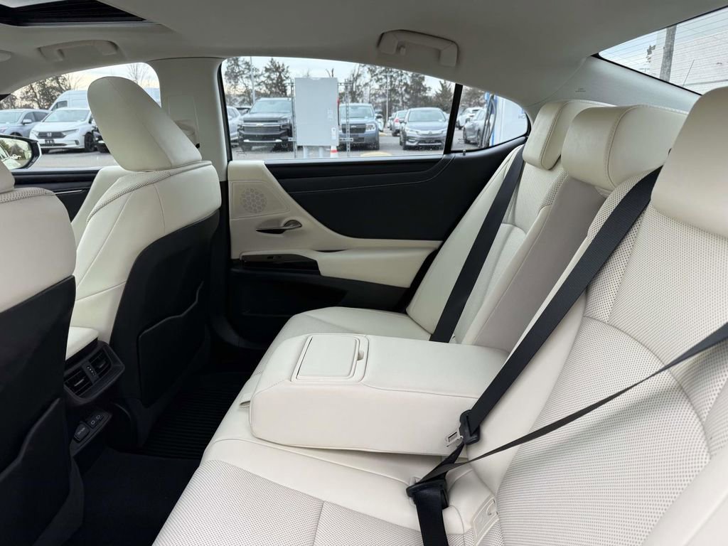 Used 2022 Lexus ES 350 Premium image 17