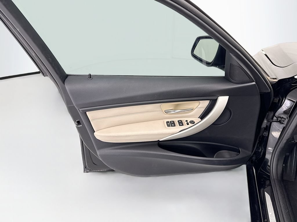 Used 2015 BMW 320i Sedan RWD image 23