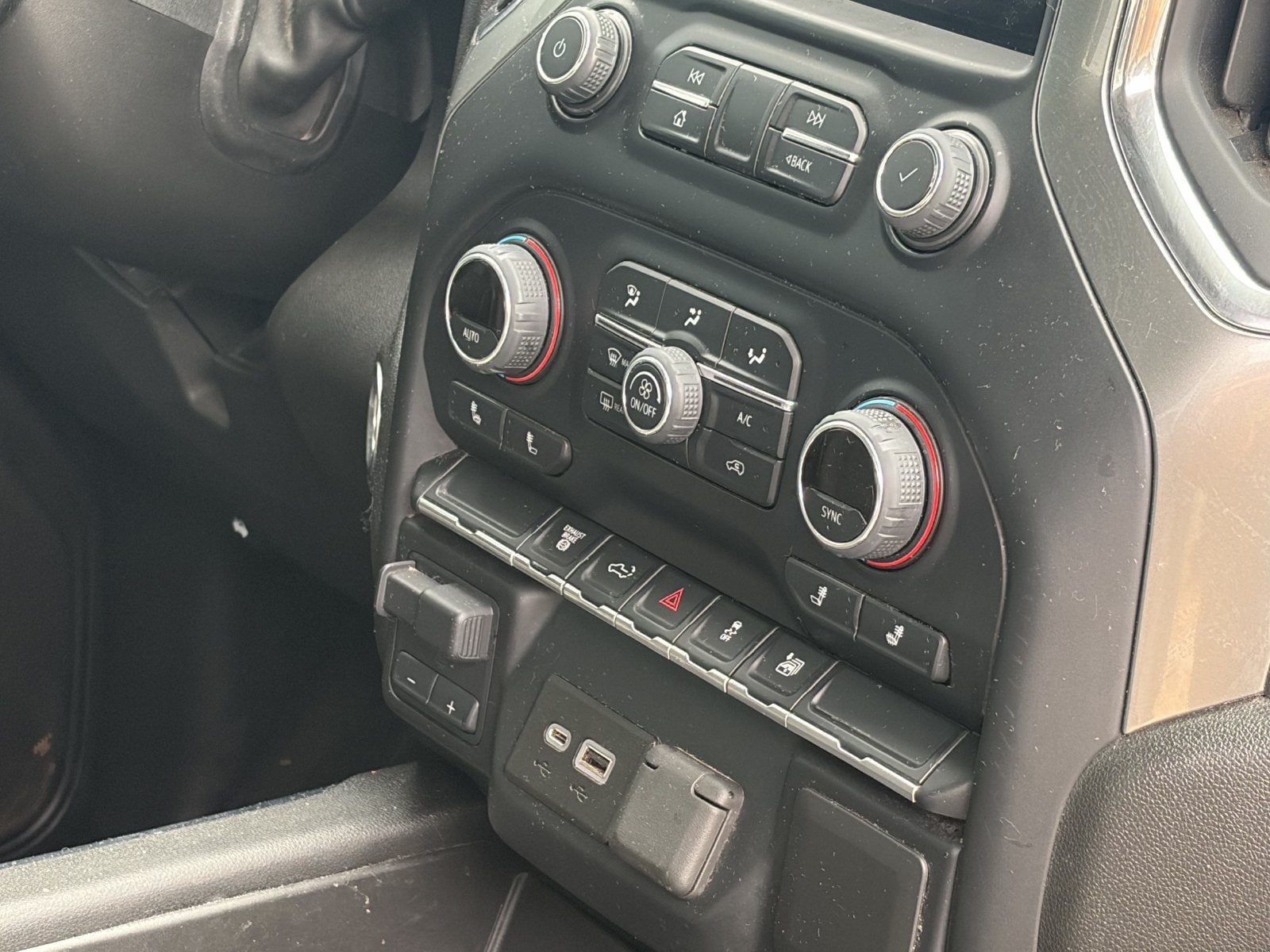 Used 2022 Chevrolet Silverado 2500 LT w/ Convenience Package AWD/4WD image 6