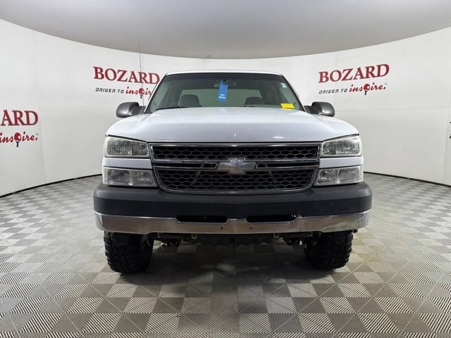Used 2005 Chevrolet Silverado 2500 LS w/ Heavy-Duty Power Package AWD/4WD image 2