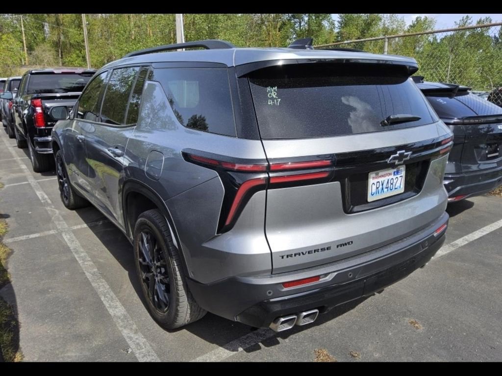 Used 2025 Chevrolet Traverse LT w/ Enhanced Driving Package AWD/4WD image 3