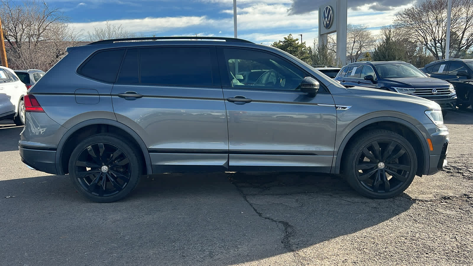Used 2020 Volkswagen Tiguan SE R-Line image 4