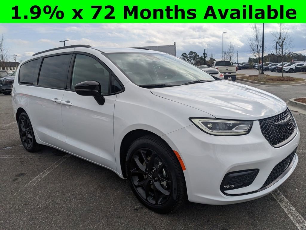 New 2026 Chrysler Pacifica Select w/ S Appearance Package image 1