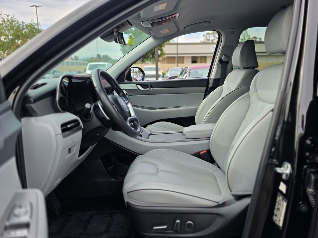 Used 2025 Hyundai Palisade SEL FWD image 14