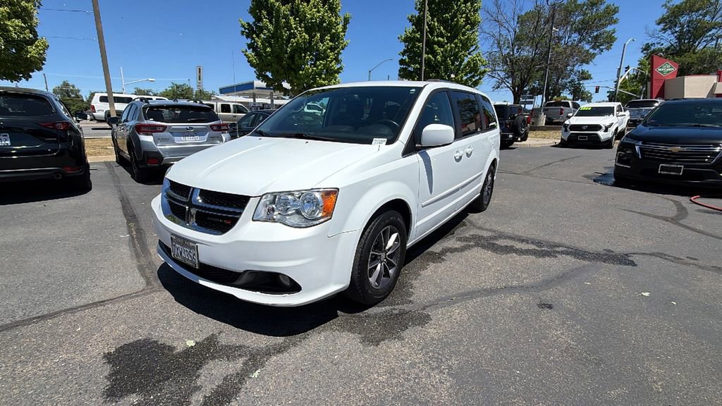Used 2017 Dodge Grand Caravan SXT FWD image 1