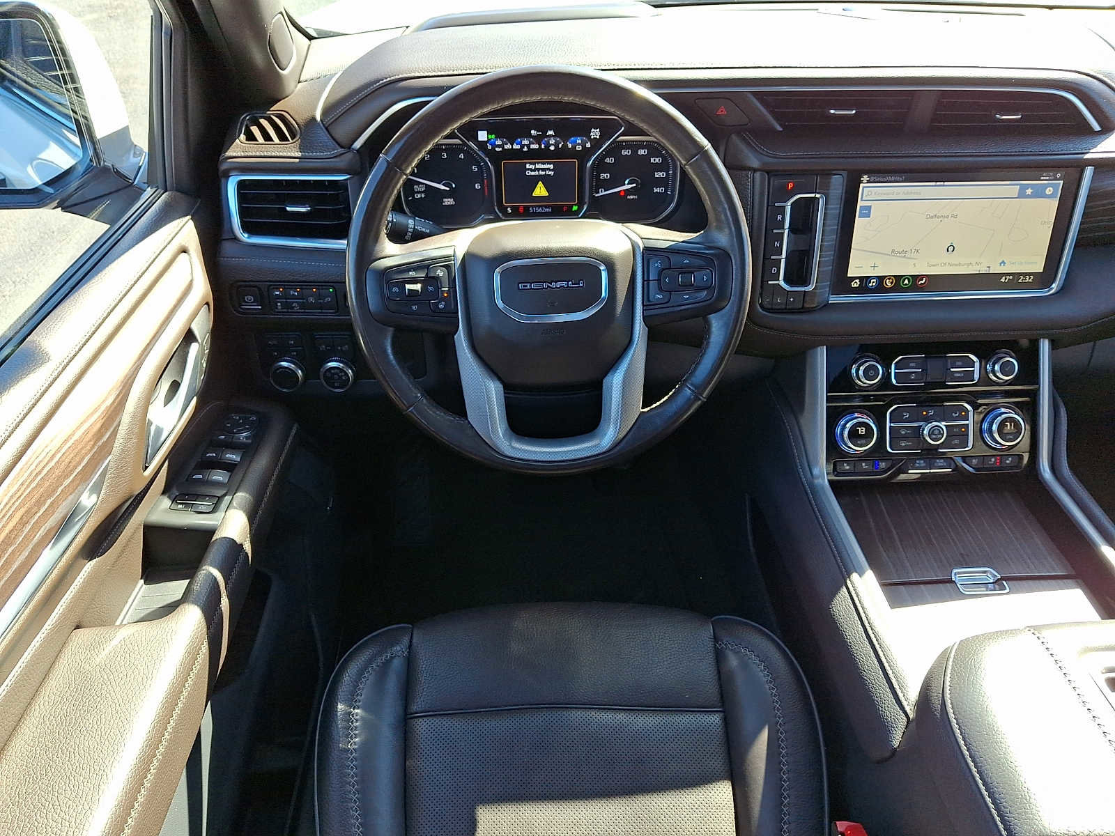 Used 2021 GMC Yukon Denali w/ Denali Premium Package image 13