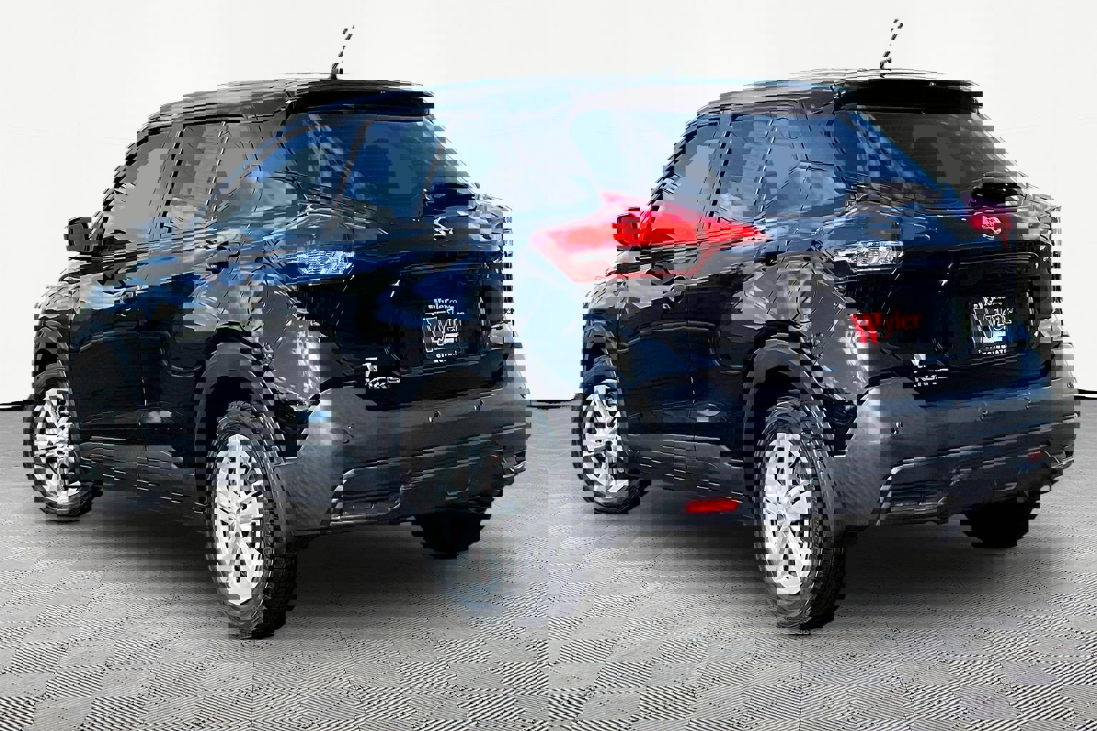 Used 2020 Nissan Kicks S FWD image 4