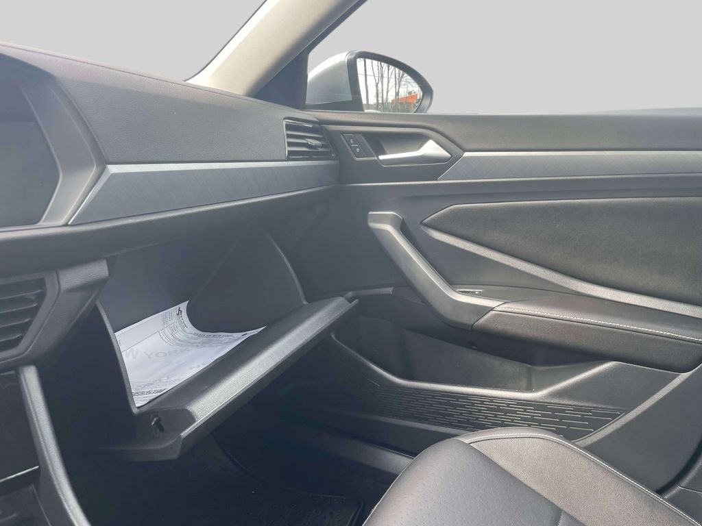 Used 2023 Volkswagen Jetta SE image 34