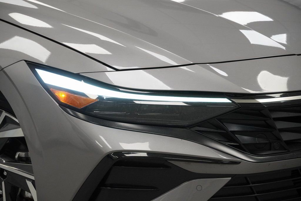 Used 2024 Hyundai Elantra Limited image 5