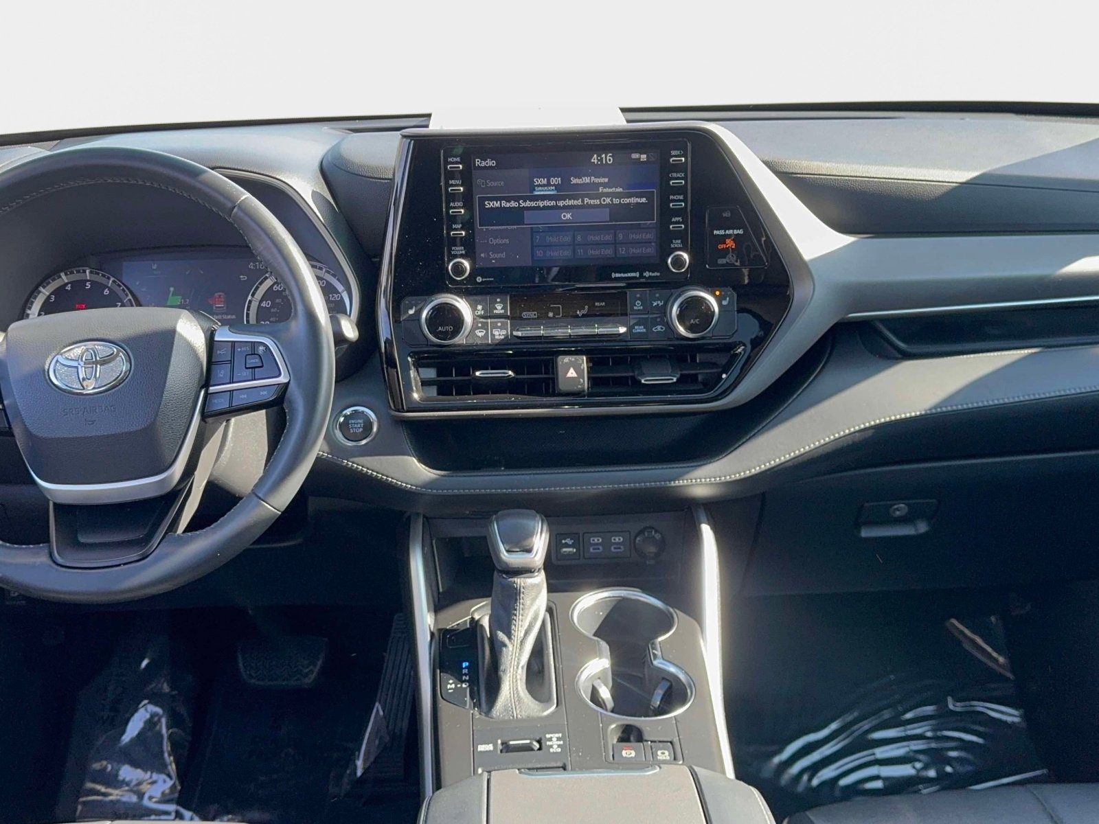 Used 2022 Toyota Highlander XLE image 10