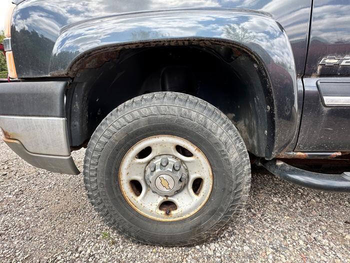 Used 2004 Chevrolet Silverado 2500 LT AWD/4WD image 10