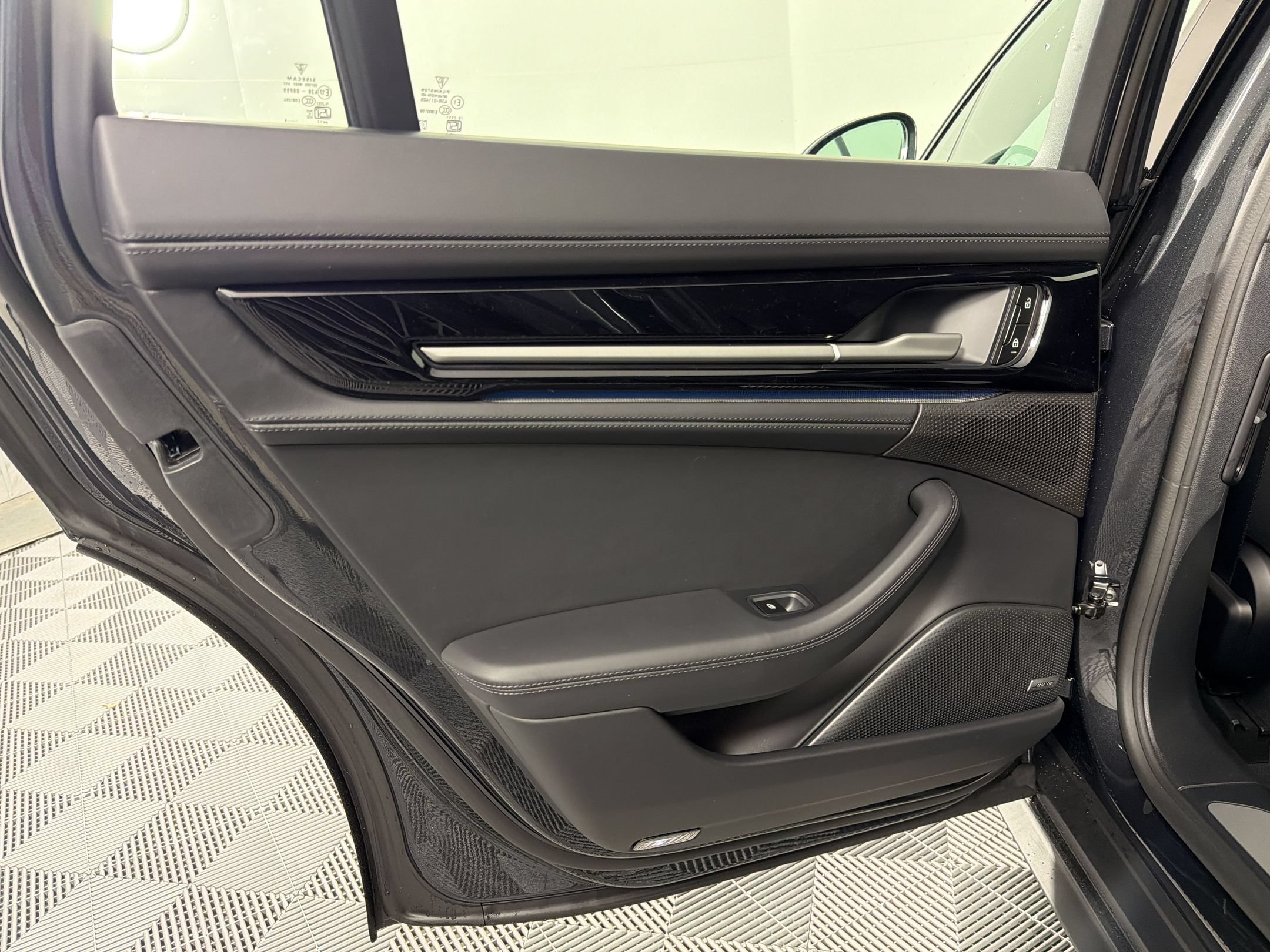 New 2026 Porsche Panamera 4 AWD/4WD image 17