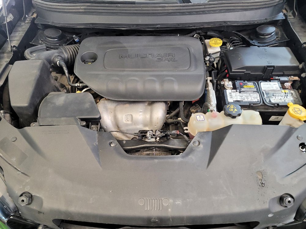 Used 2019 Jeep Cherokee Latitude Plus w/ Cold Weather Group AWD/4WD image 30