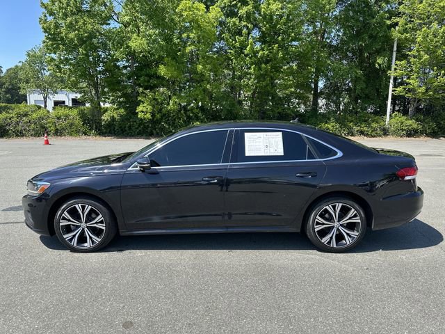 Used 2021 Volkswagen Passat 2.0T SE FWD image 2