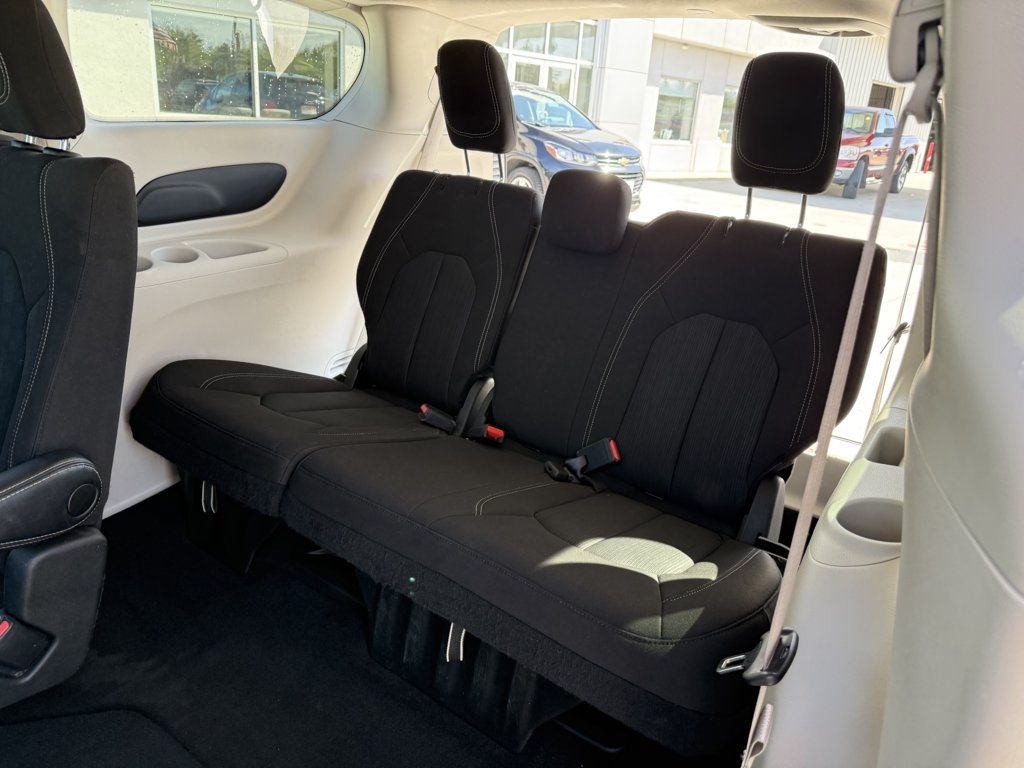 Used 2023 Chrysler Voyager LX FWD image 16