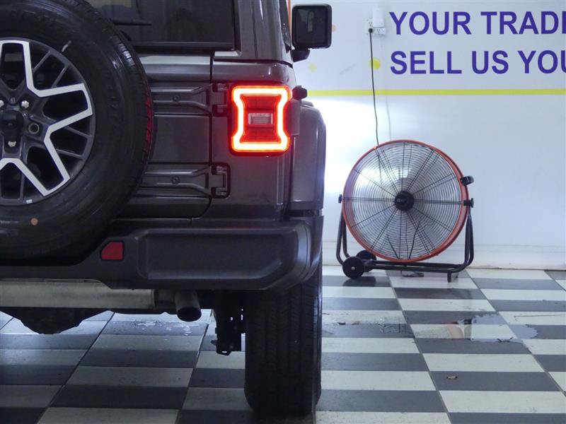 Used 2025 Jeep Wrangler Unlimited Sahara AWD/4WD image 32
