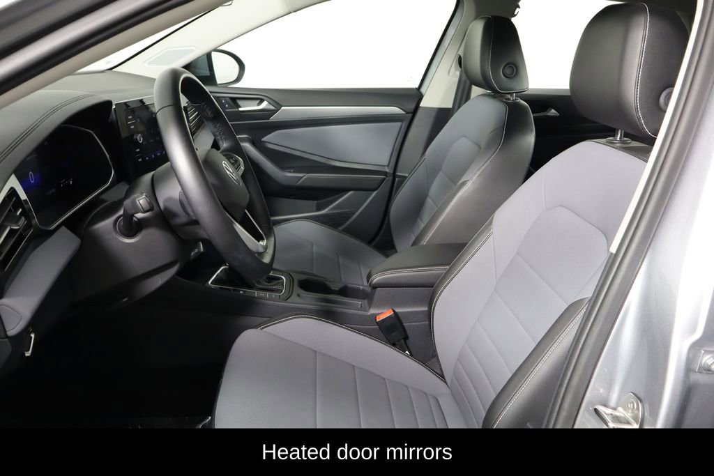 Used 2025 Volkswagen Jetta SE image 14