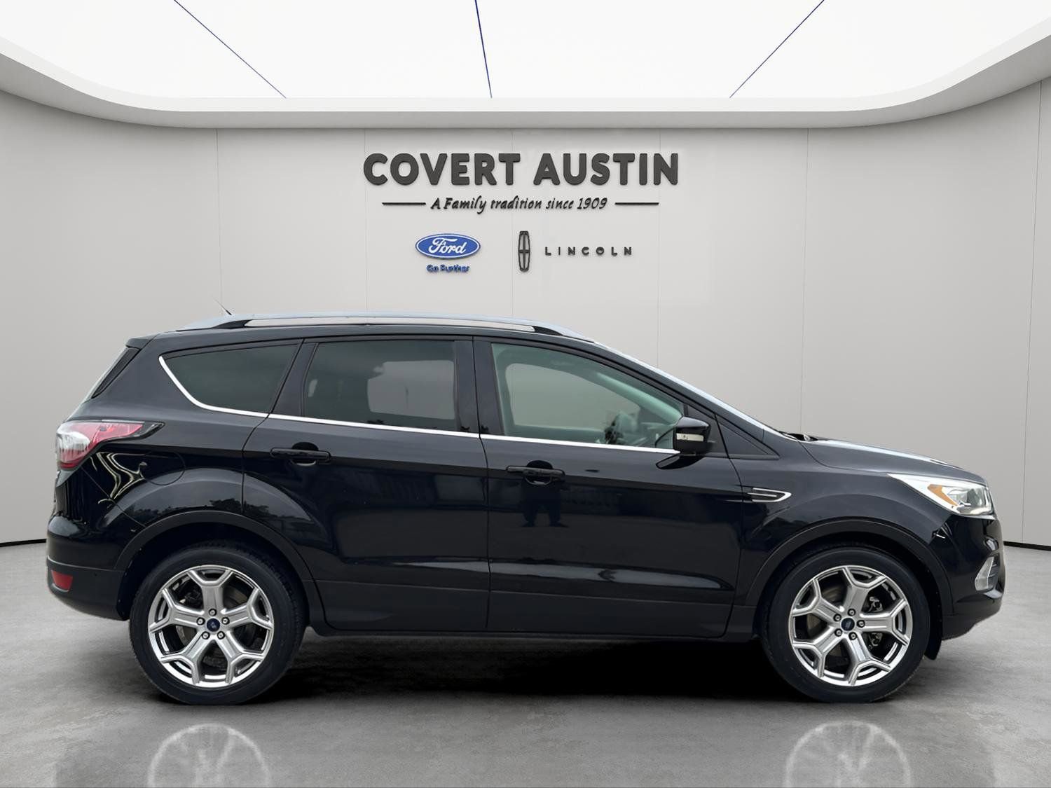 Used 2017 Ford Escape Titanium w/ Equipment Group 301A image 5