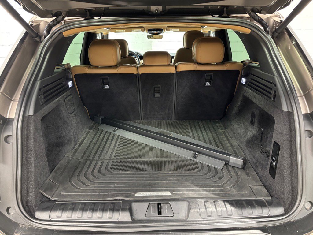 Used 2023 Land Rover Range Rover Sport SE image 40