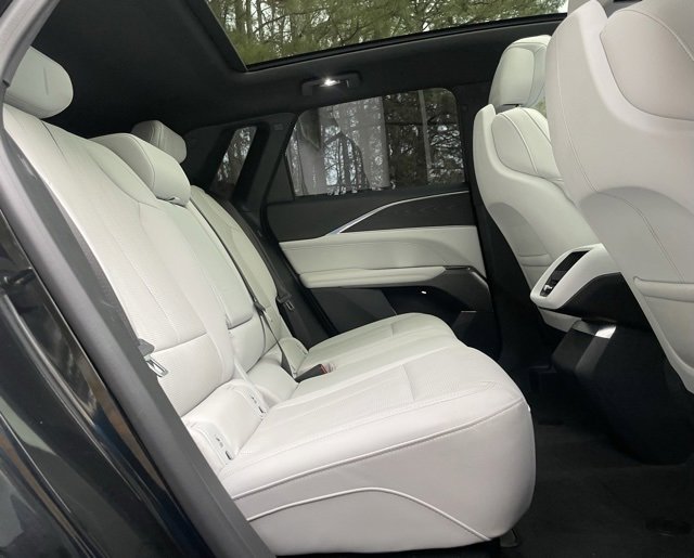 Used 2024 Cadillac Lyriq Luxury image 18