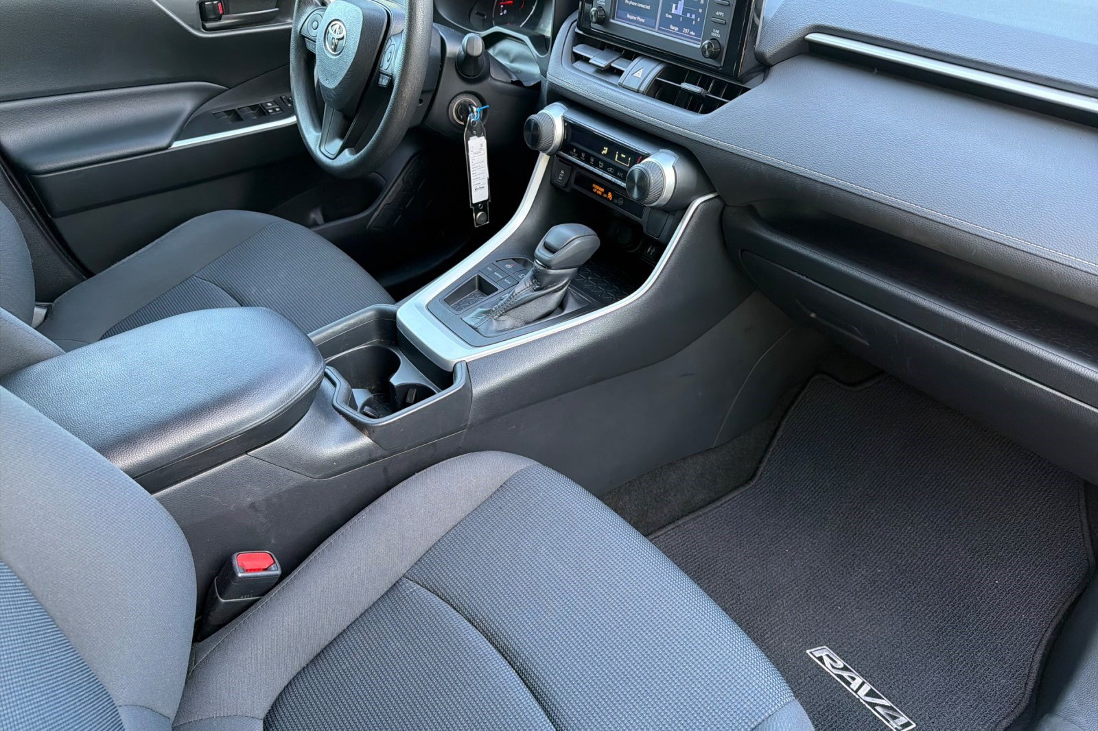 Used 2019 Toyota RAV4 LE w/ Carpet Mat Package FWD image 19