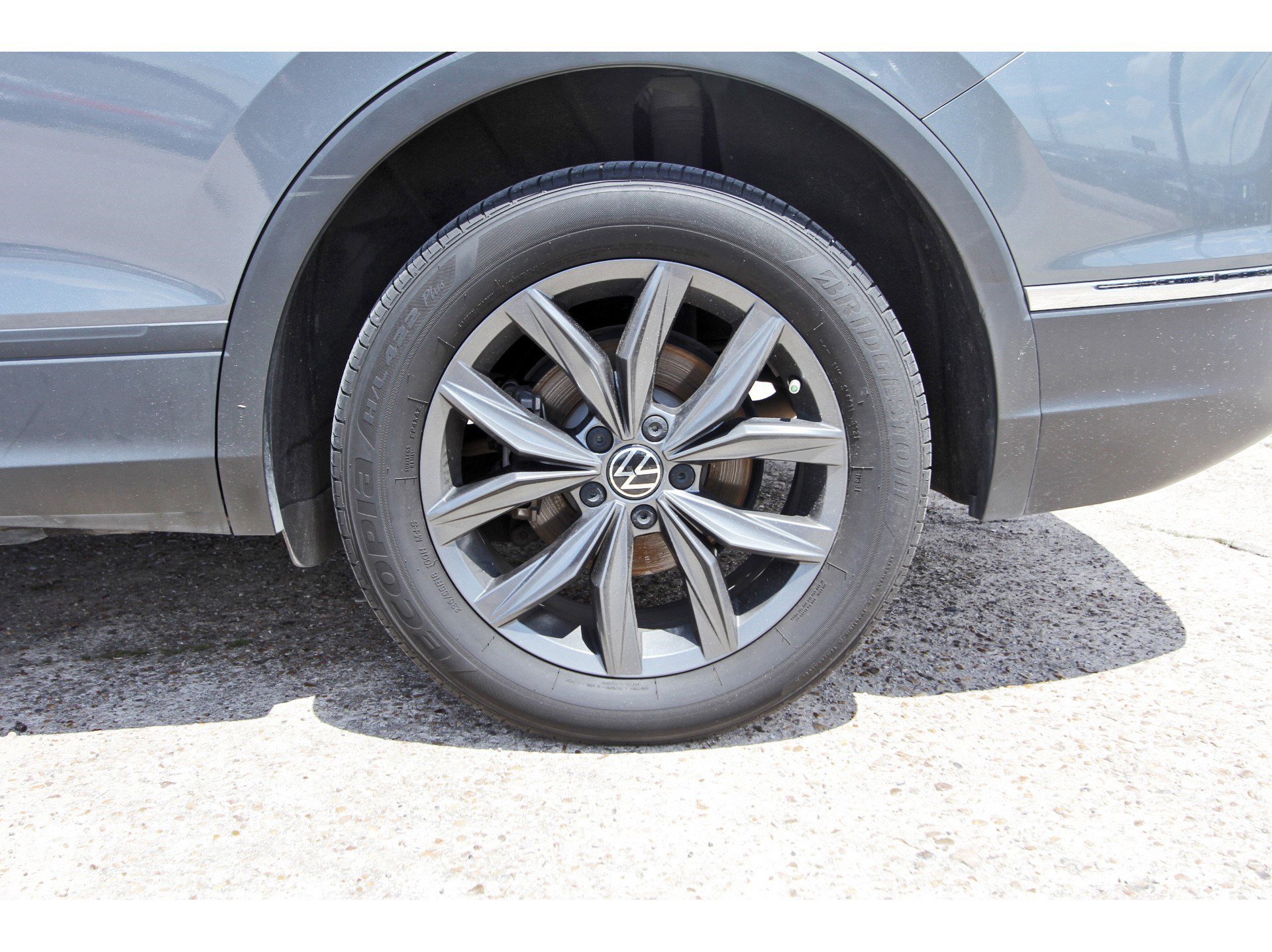 Used 2022 Volkswagen Tiguan SE image 32