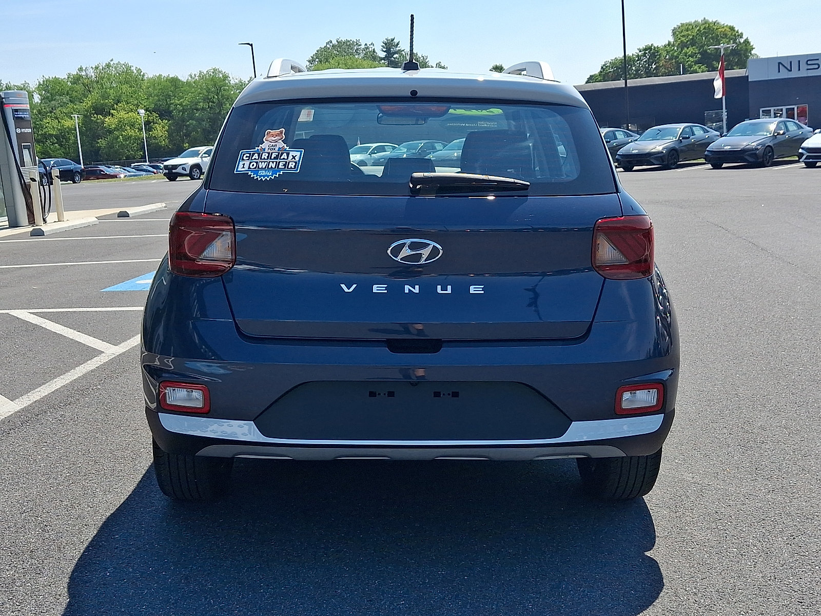 Used 2024 Hyundai Venue Limited FWD image 5