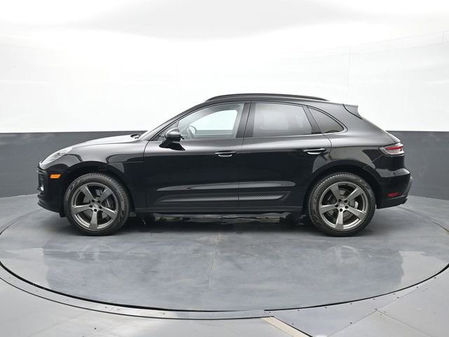 Certified 2025 Porsche Macan AWD/4WD image 2