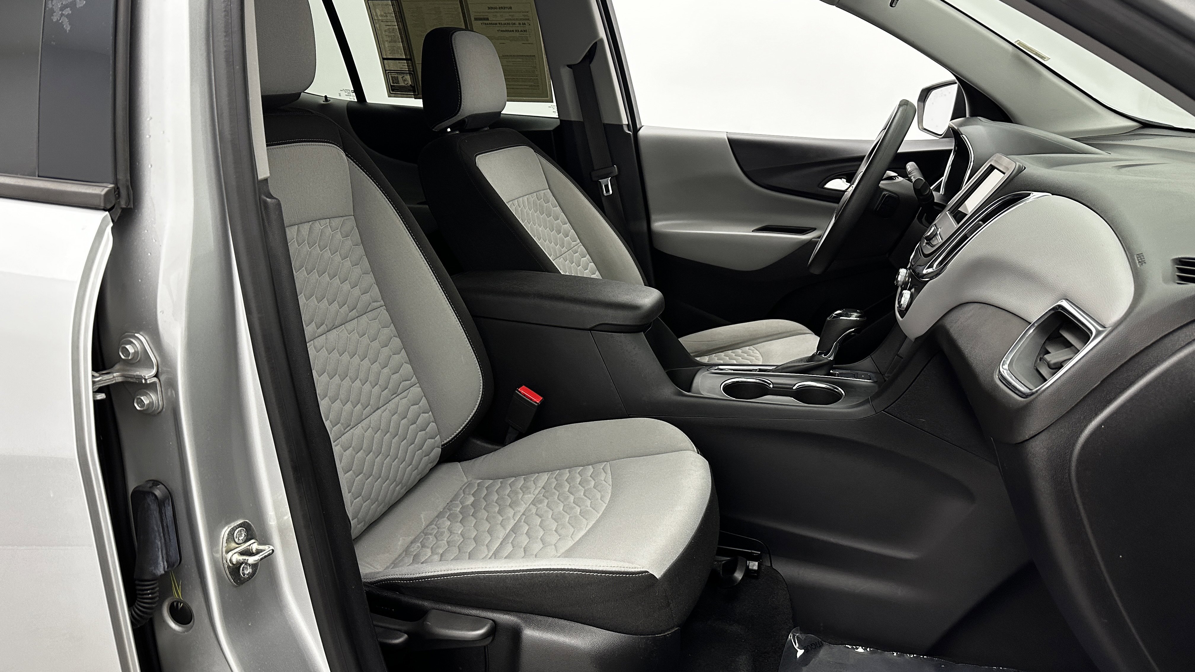 Used 2019 Chevrolet Equinox LS w/ LS Convenience Package image 34