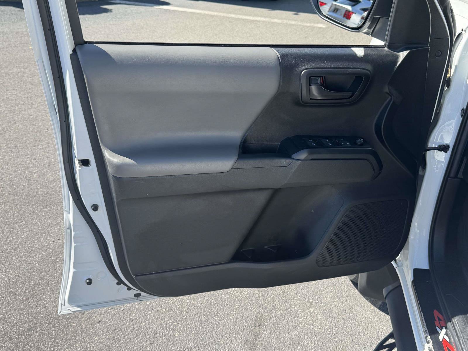 Used 2022 Toyota Tacoma SR AWD/4WD image 15
