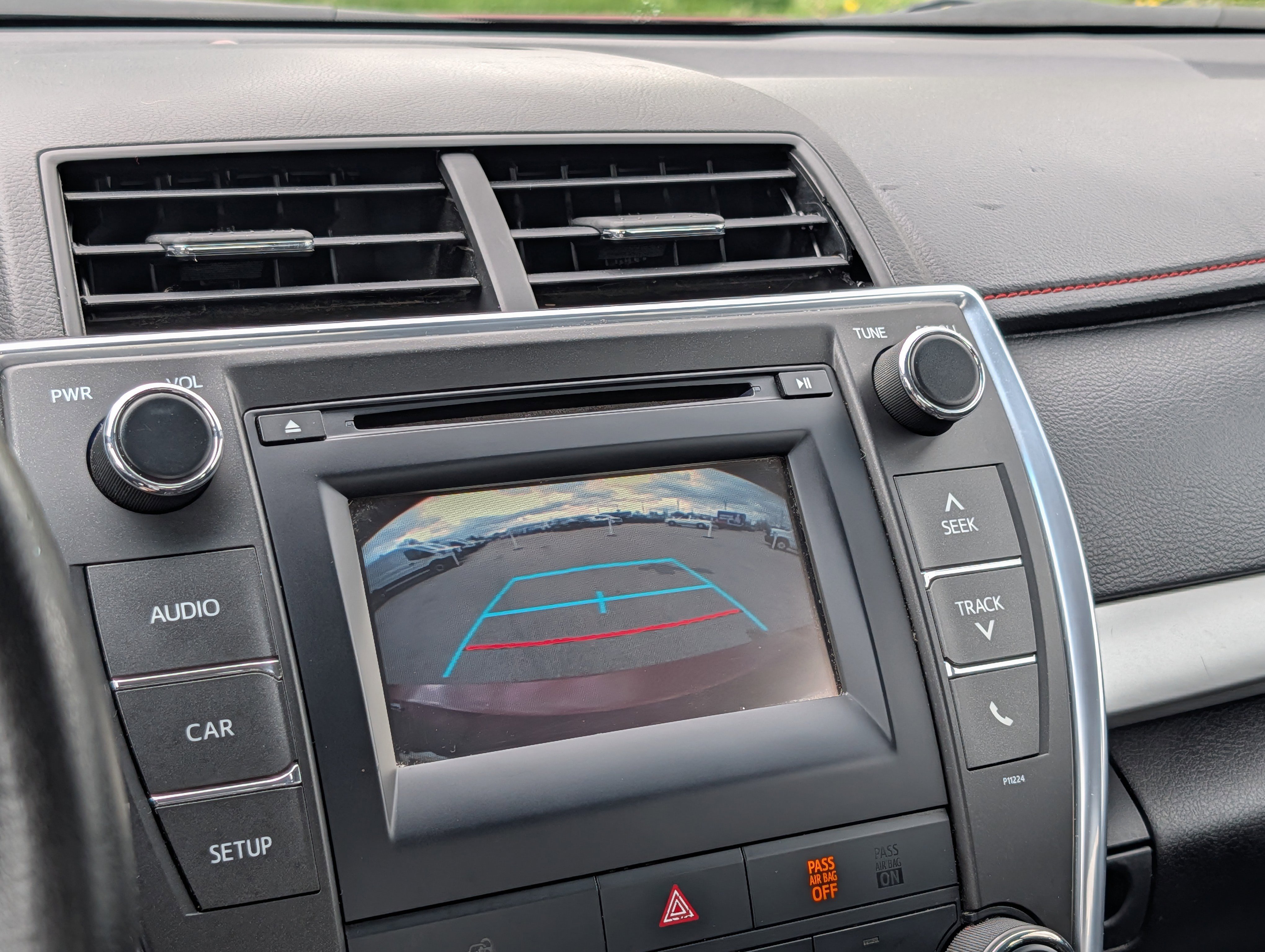 Used 2016 Toyota Camry SE FWD image 19