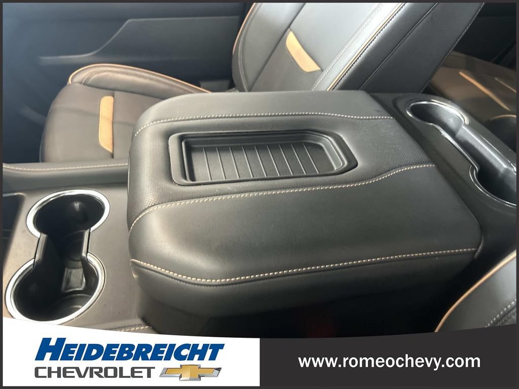 Used 2024 GMC Yukon AT4 w/ Technology Package AWD/4WD image 29