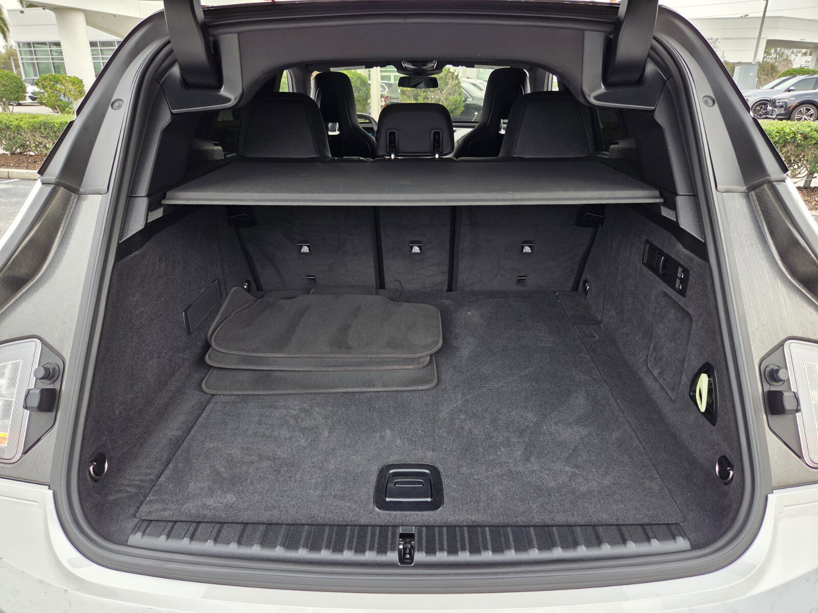 Used 2024 BMW iX xDrive50 w/ Premium Package image 15