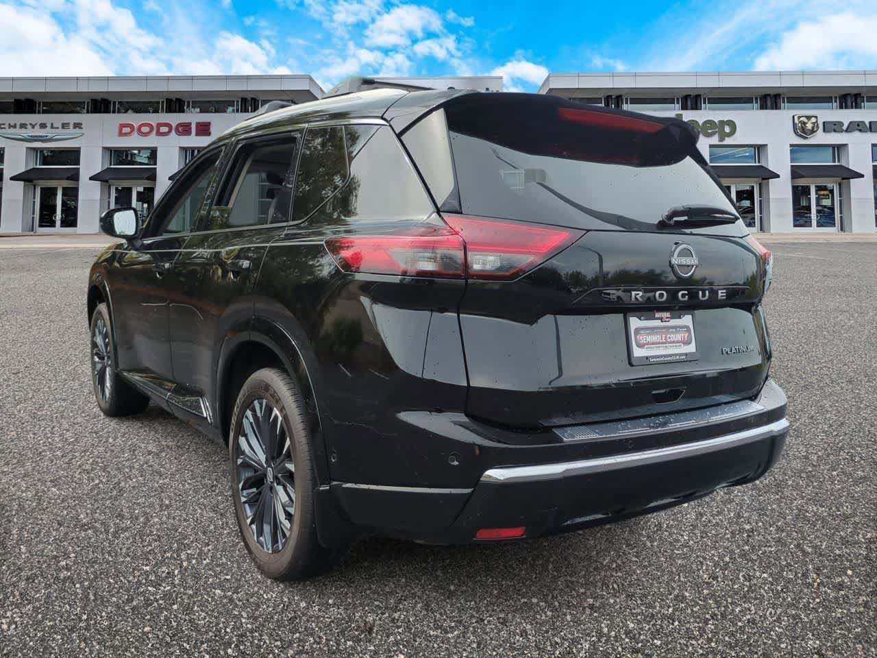 Used 2025 Nissan Rogue Platinum FWD image 6