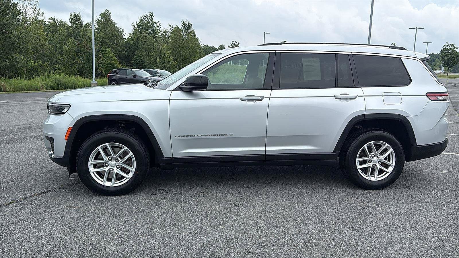 Used 2023 Jeep Grand Cherokee L Laredo AWD/4WD image 13