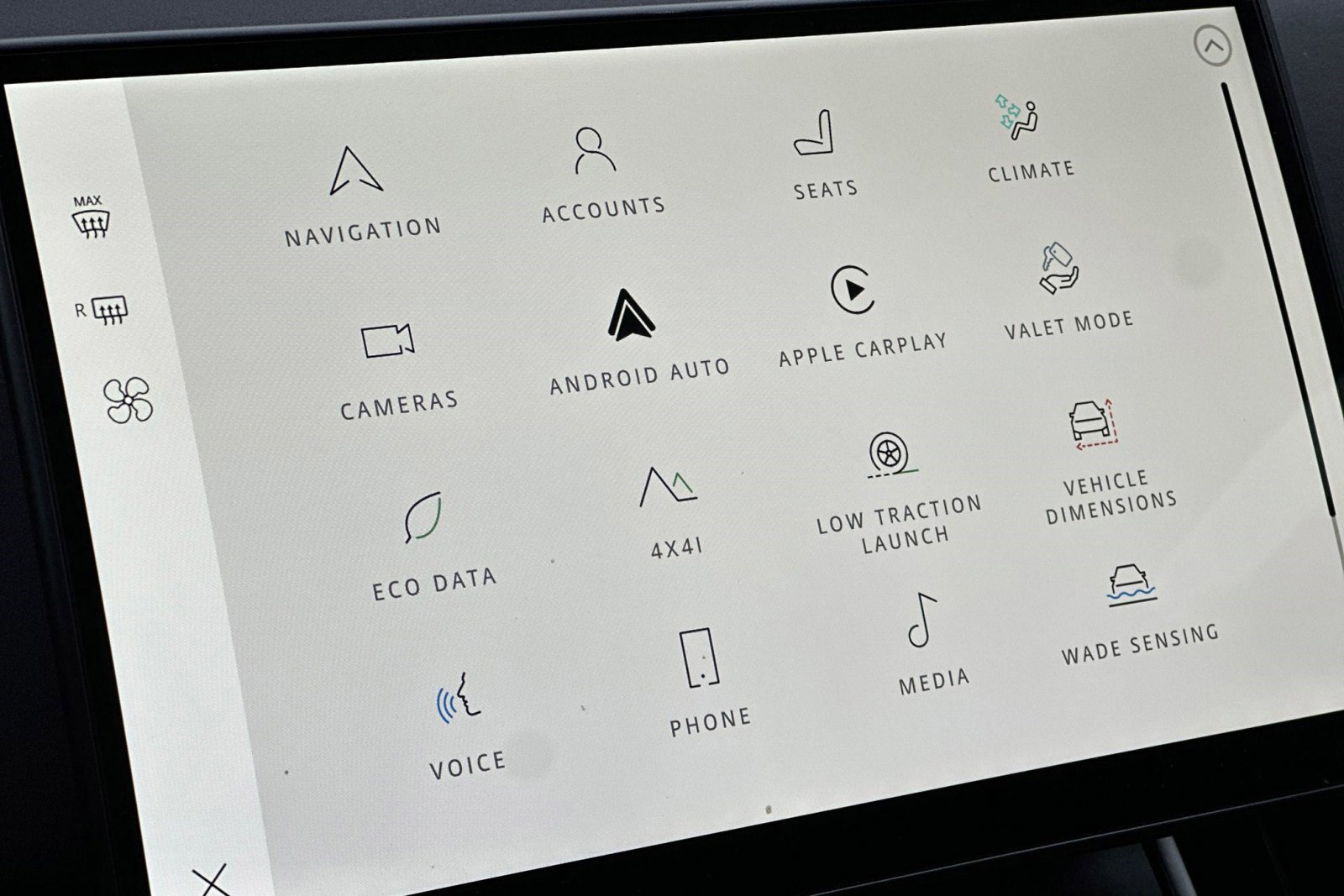 Certified 2025 Land Rover Range Rover Evoque Dynamic SE image 23