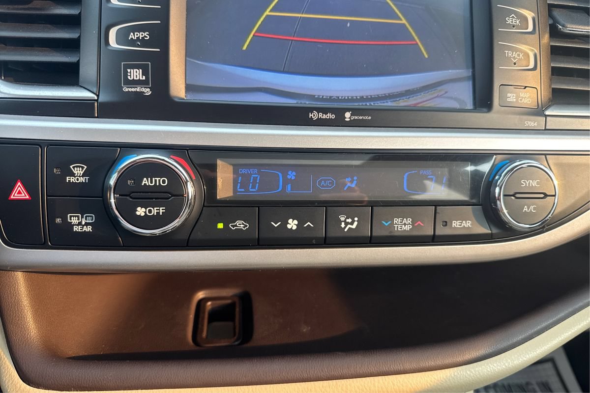 Used 2014 Toyota Highlander Limited FWD image 31