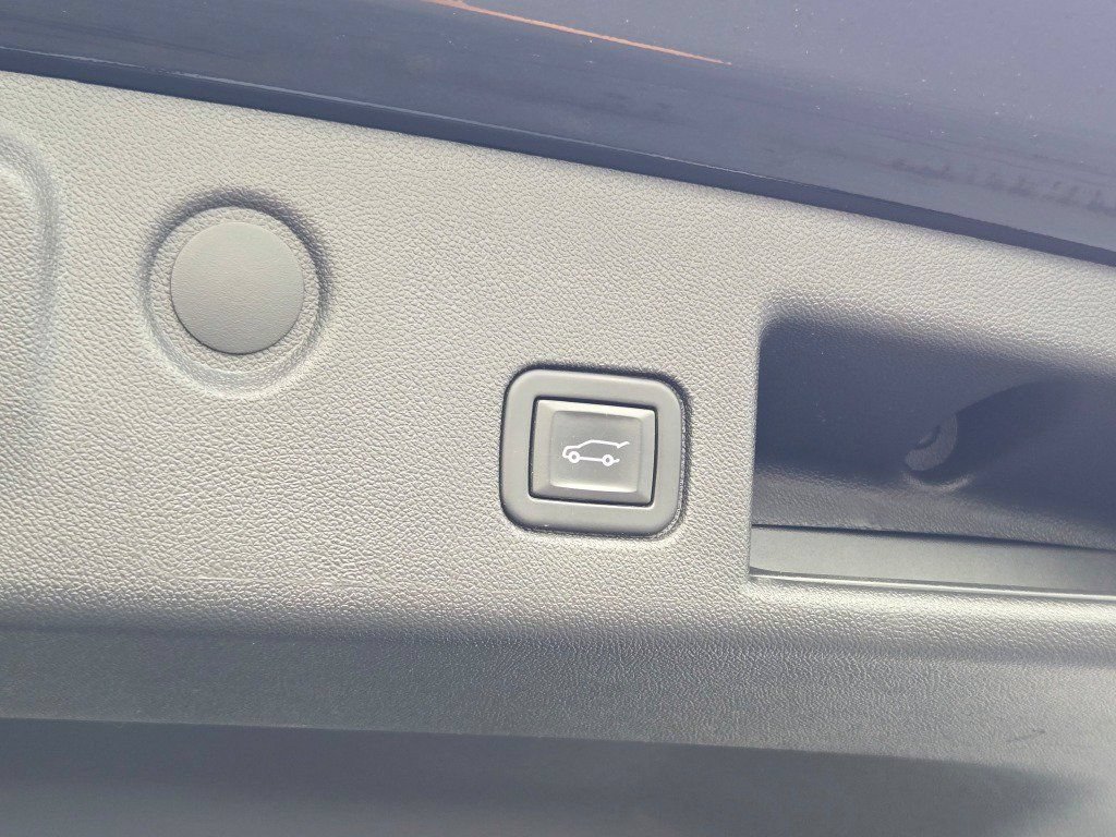 Used 2023 Chevrolet Equinox LT FWD image 13