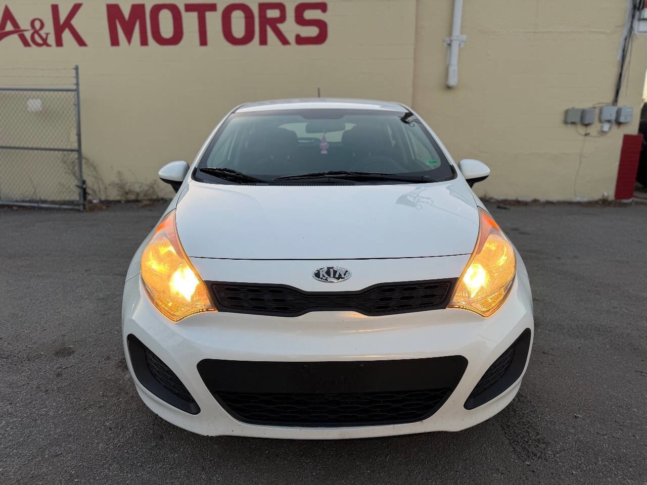 Used 2013 Kia Rio LX w/ PWR Pkg image 2