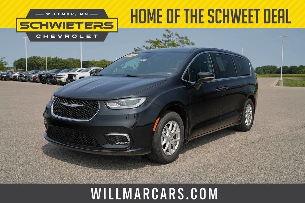 Used 2026 Chrysler Pacifica Select