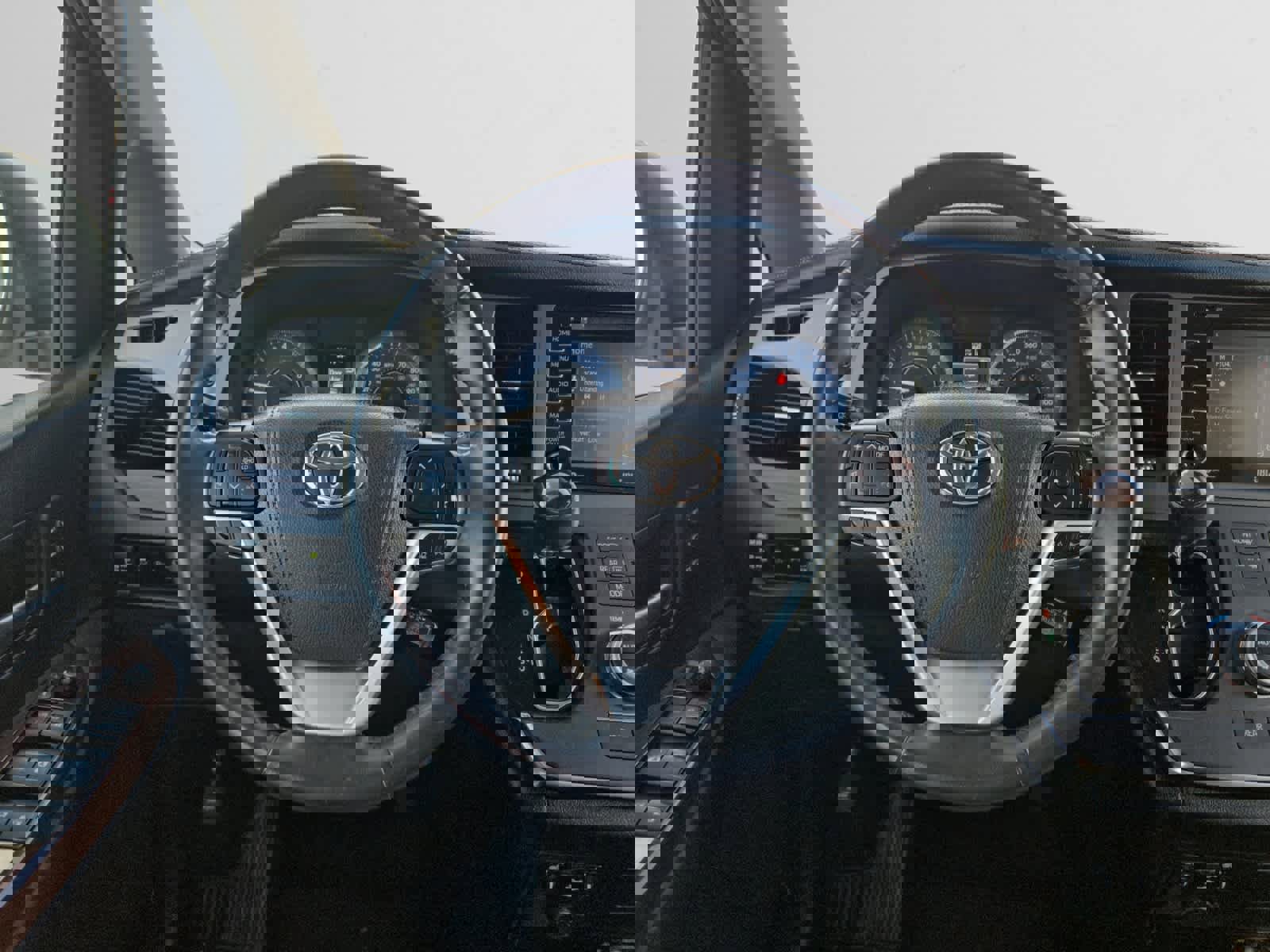 Used 2018 Toyota Sienna Limited Premium image 12