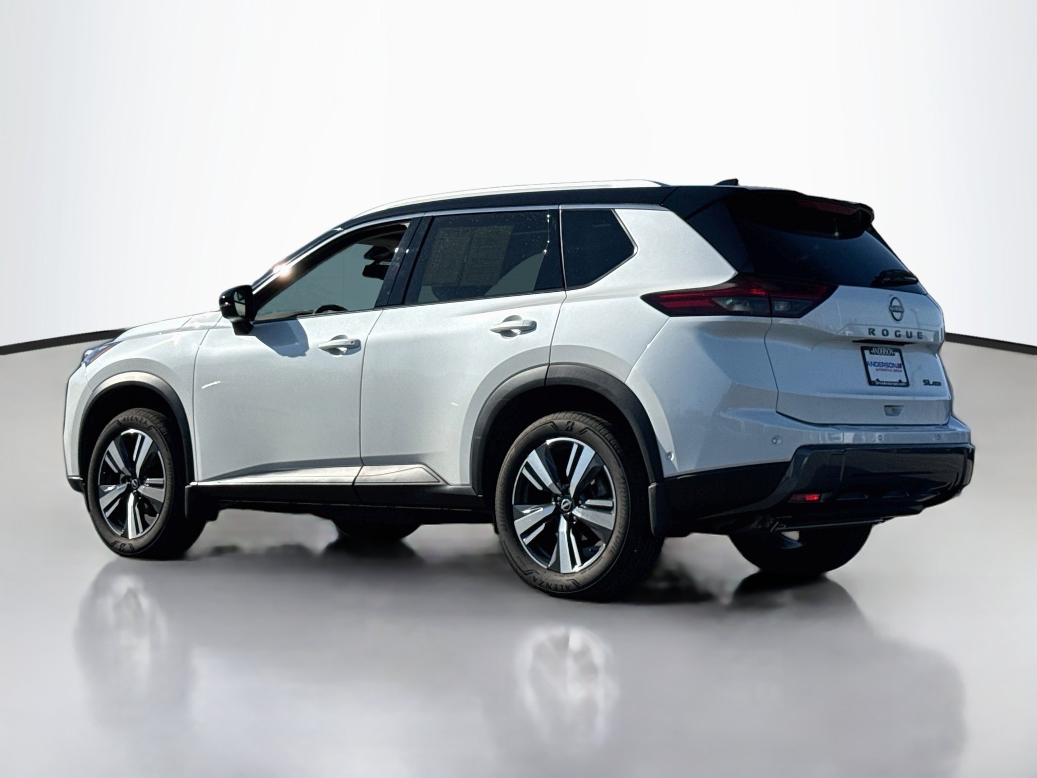 Used 2025 Nissan Rogue SL w/ SL Premium Package AWD/4WD image 5