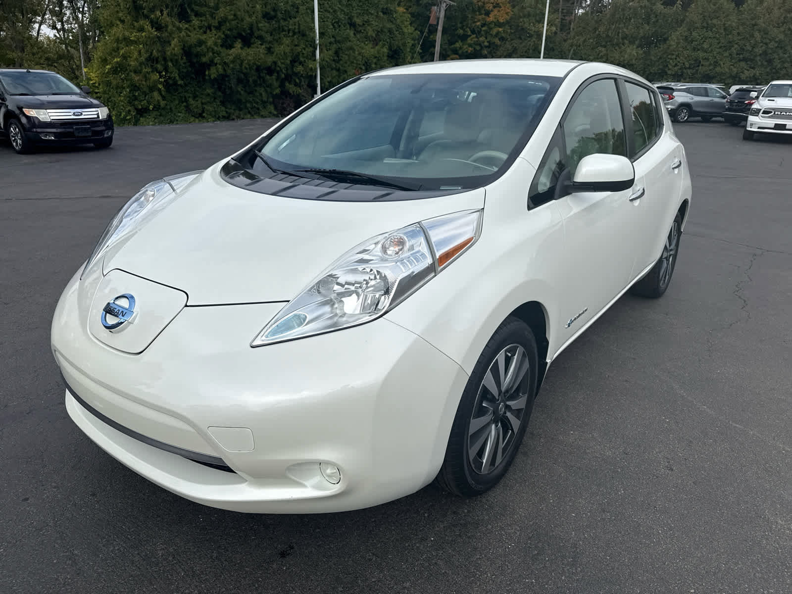 Used 2017 Nissan Leaf SV w/ Premium Package image 7