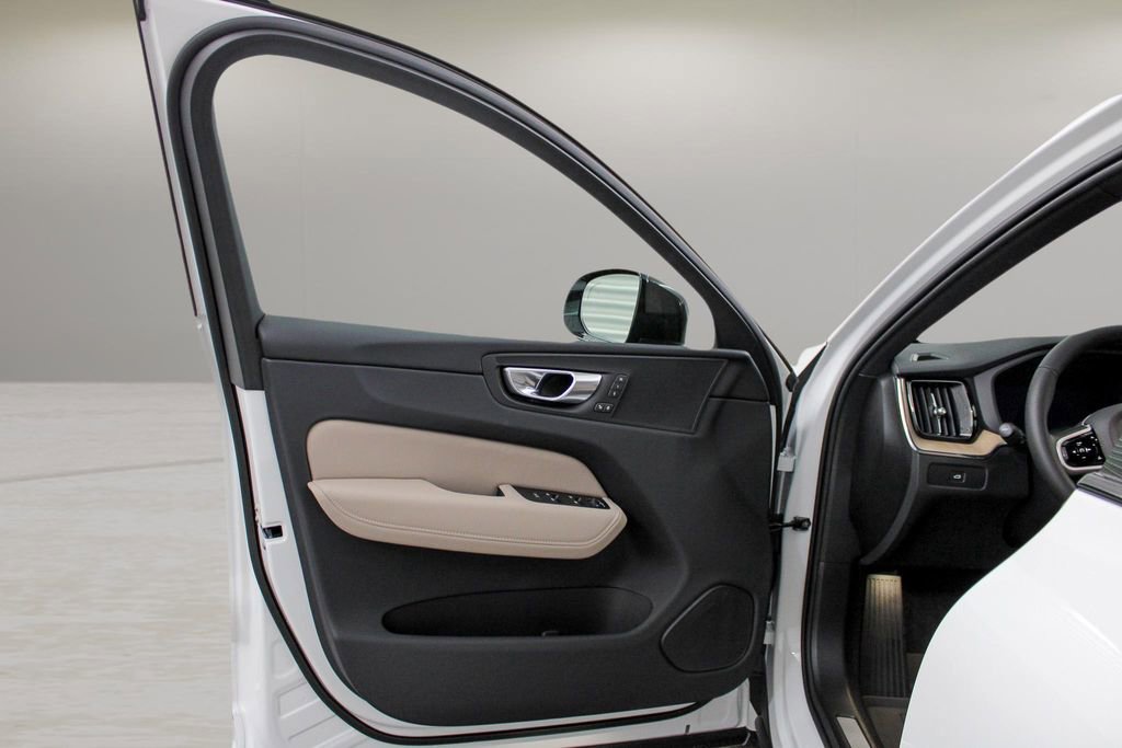 New 2026 Volvo XC60 B5 Plus w/ Protection Package Premier AWD/4WD image 28