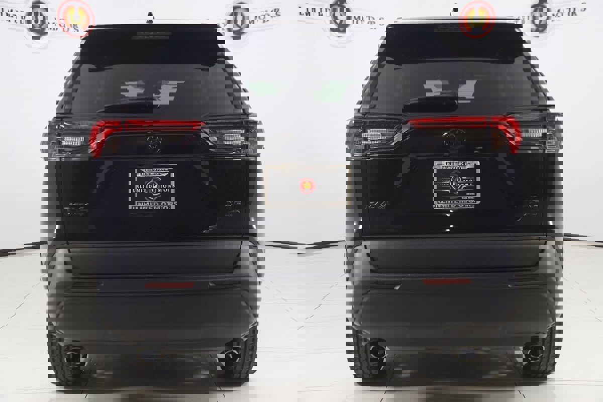 Used 2019 Toyota RAV4 XLE Premium image 42