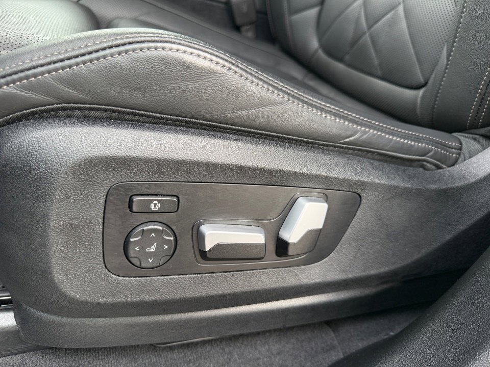 Used 2024 BMW X5 xDrive40i w/ Premium Package image 30